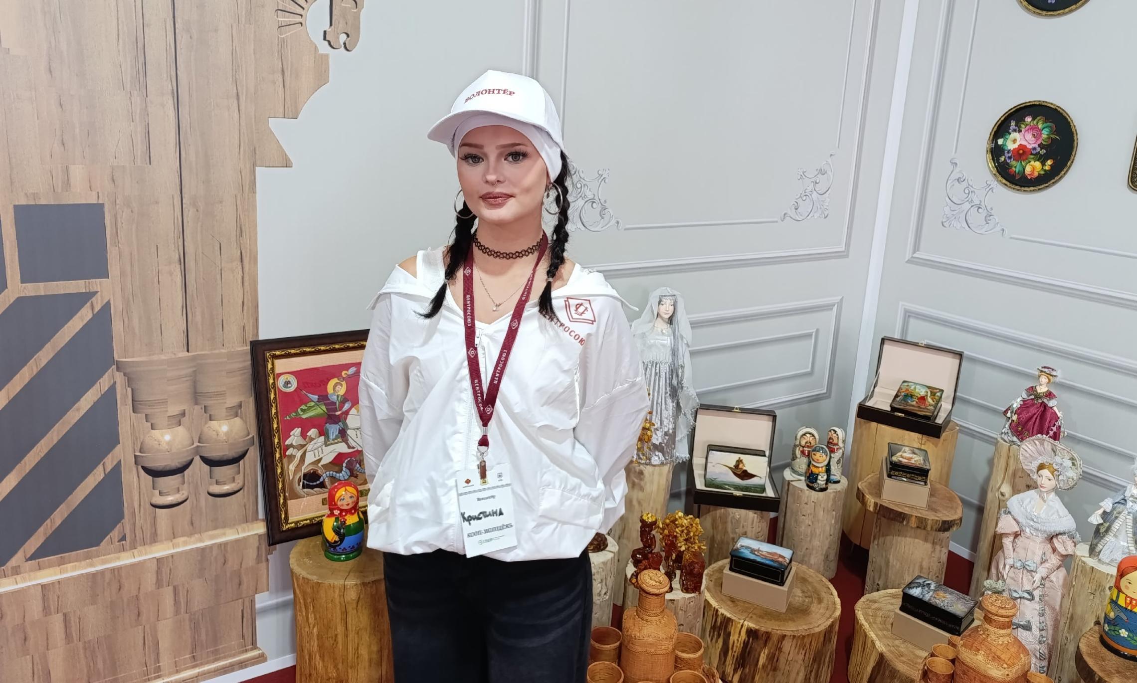 Волонтёр Кристина. Фото Романа Филковского