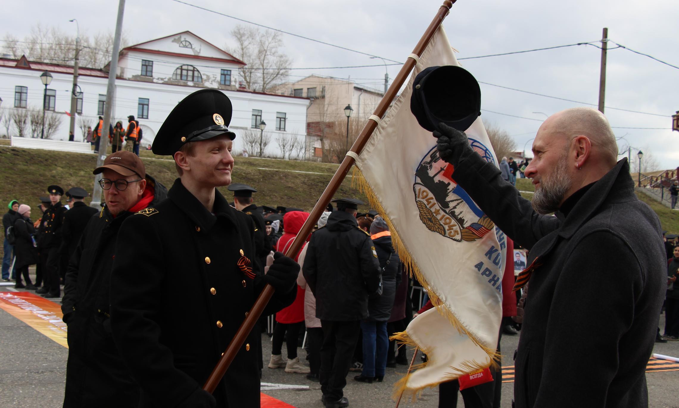 Торжественная передача флага Клуба Братства Северных конвоев
